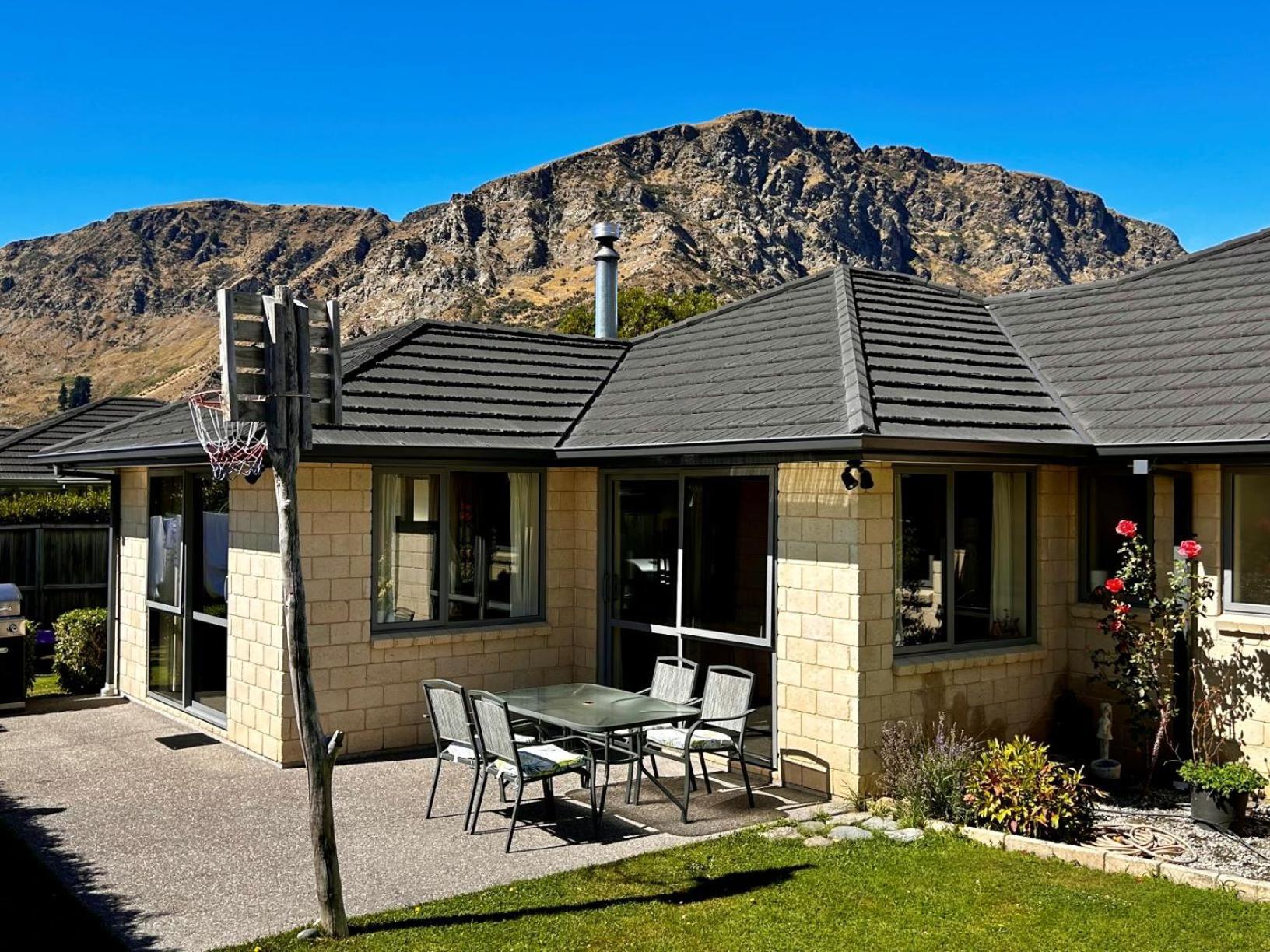 Alpine Mirage Villa Queenstown Bagian luar foto